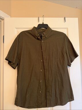 Banana Republic Olive Short-Sleeve Button-Down Shirt cotton Large